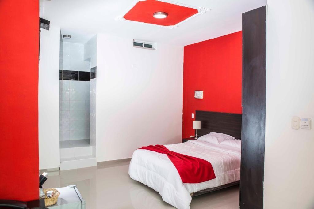 Hotel Large Beach Таганга Экстерьер фото